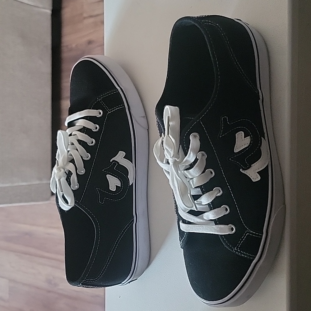 Size 11 True Religion Bryson sneakers